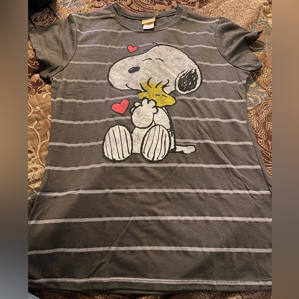 Snoopy hugging Woodstock Girl’s size XL, grey t-shirt, NWOT. ❤️